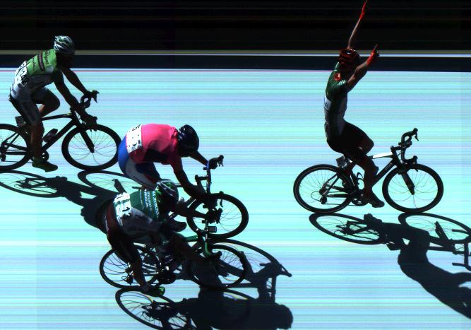 {short description of image}